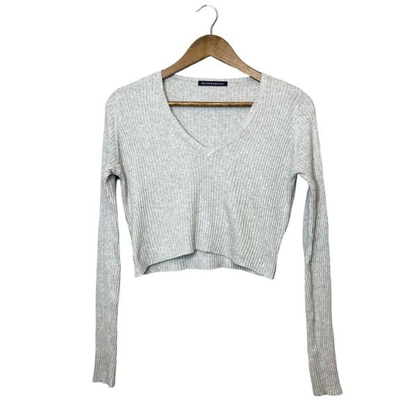 Brandy Melville Light Grey Lightweight Cropped Sweater Longsleeve V-Neck small - Picture 1 of 6